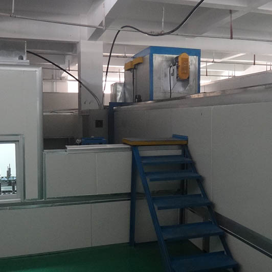 Automatic painting equipment for glass bottle